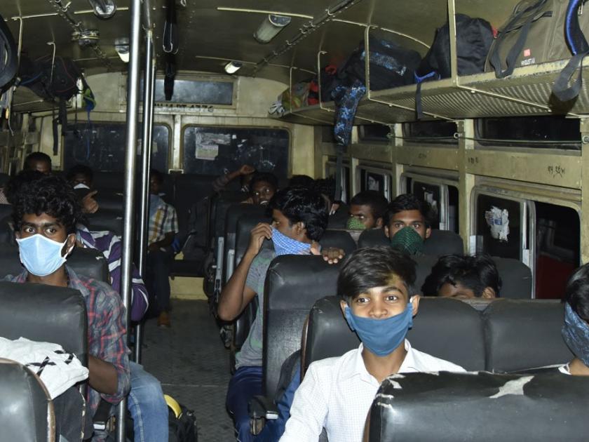 CoronaVirus Lockdown: 16 ST buses carrying 480 people from Tamil Nadu | CoronaVirus Lockdown :तामिळनाडूतील 480 जणांना घेवून एस.टीच्या 16 बसेस रवाना