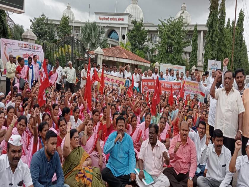 Abolish privatization including implementation of old pensions, Employees march on Sangli district collector | जुनी पेन्शन लागू करण्यासह खासगीकरण रद्द करा, सांगली जिल्हाधिकाऱ्यांवर कर्मचाऱ्यांचा मोर्चा