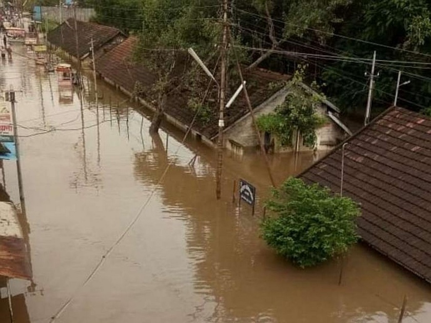 Citizens, various groups come forward to help flood-affected sangli | सांगलीतील पूरग्रस्तांना सहकार विभागाकडून मदत