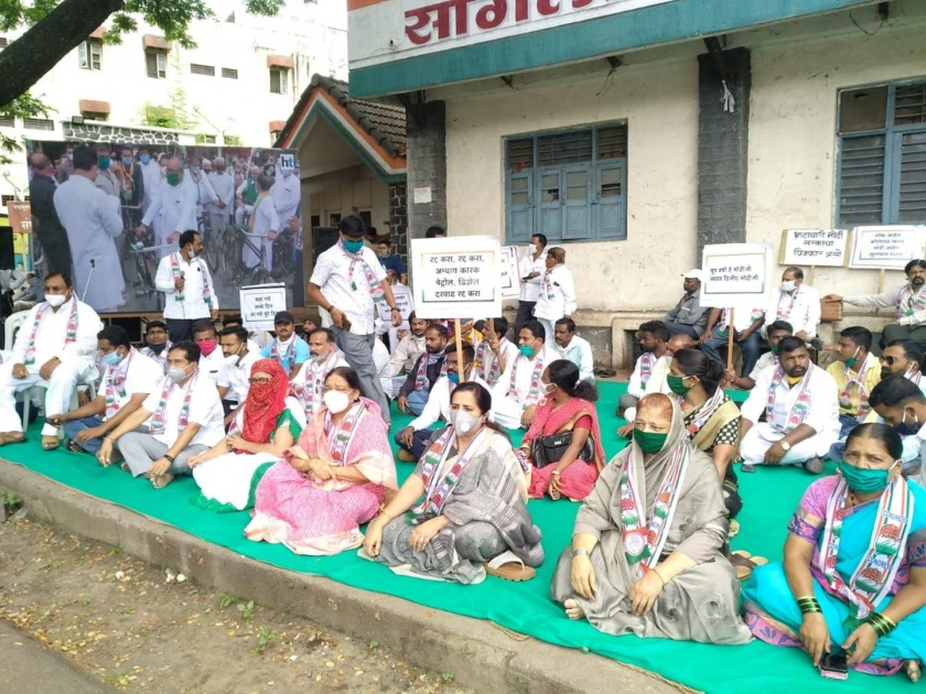 Congress protests against fuel price hike in Sangli | सांगलीत इंधन दरवाढीविरुद्ध कॉंग्रेसची निदर्शने; केंद्र शासनाच्या धोरणाचा निषेध