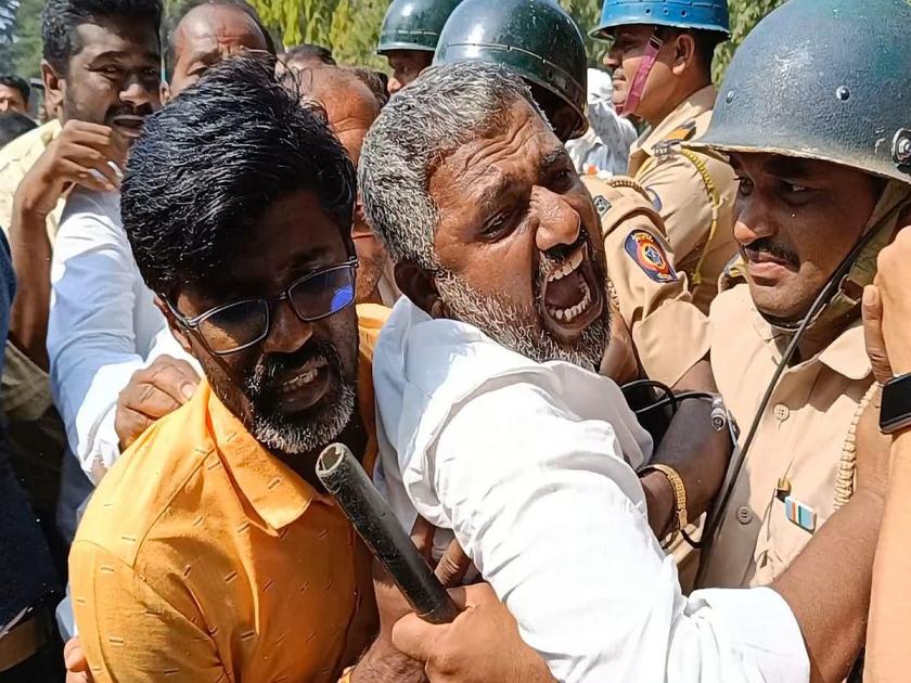 Sangli: Swabhimani activists clash with police in Sangli, attempt to break into Dutt India Company | Sangli: सांगलीत स्वाभिमानीचे कार्यकर्ते पोलिसात झटापट, दत्त इंडिया कंपनीत घुसण्याचा प्रयत्न
