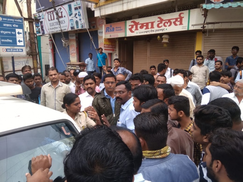 Maratha Kranti Morcha Victims of rape of police and leaders | Maratha Kranti Morcha सांगली जिल्ह्यात कडकडीत बंद, पोलिस आणि नेते आंदोलकांच्या रोषाला बळी 