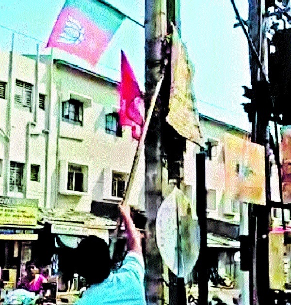  Fear of BJP's rage on Sangli Municipal employees: | सांगली महापालिका कर्मचाऱ्यांना भाजपच्या झेंड्याची भीती ,: कारवाईवेळी दुजाभाव