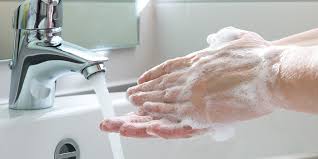 coronavirus : hand wash- sanitiser necessary? | पाणी वापरून साध्या साबणाने हात धुतले तर चालेल?