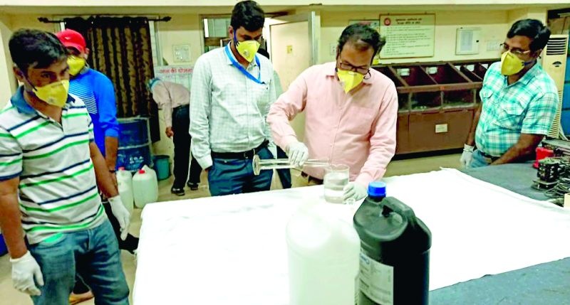 CoronaVirus in Nagpur: 1150 liter sanitizer prepared at Ajani | CoronaVirus in Nagpur : अजनीत तयार झाले १,१५० लिटर सॅनिटायझर 