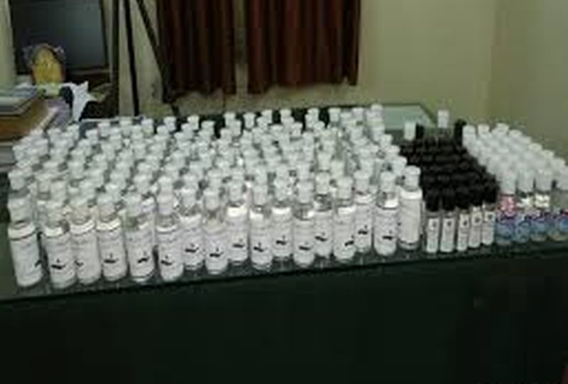 State-wide raids of the Food and Drug Administration Department; One and a half crore fake sanitizer seized | अन्न व औषध प्रशासन विभागाचे राज्यभर छापे; दीड कोटी रुपयांचे बनावट सॅनिटायजर जप्त