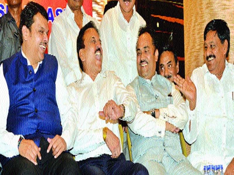 Sanjay Kakade's back foot after Congress leaders unity | बंड झाले थंड : काँग्रेसजनांच्या एकीपुढे संजय काकडेंची माघार