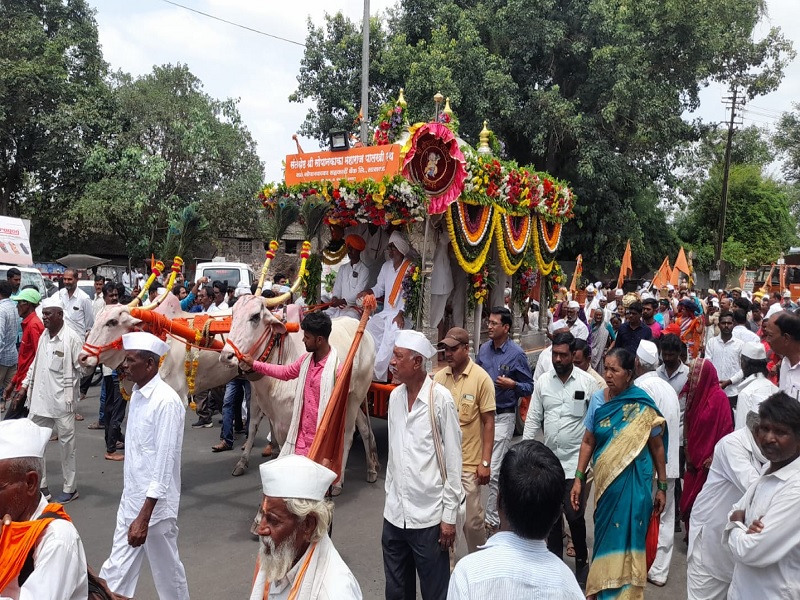 sant Sopanakak's Palkhi ceremony was welcomed in a devotional atmosphere in Neera | संत सोपानकाकांचा पालखी सोहळ्याचे नीरा नगरीत भक्तिमय वातावरणात स्वागत