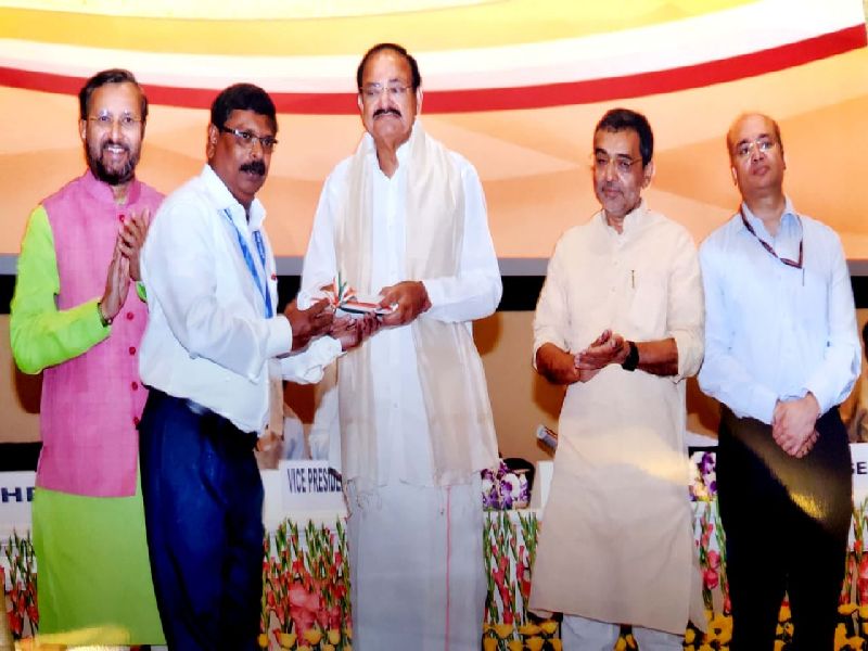 national award-winning teacher Santosh Gaonkar has been praised by PM Narendra Modi | गोव्यातील राष्ट्रीय पुरस्कारप्राप्त शिक्षक संतोष गांवकर प्रयोगशील व्यक्तिमत्त्व,पंतप्रधान मोदींकडूनही कौतुकाची थाप 