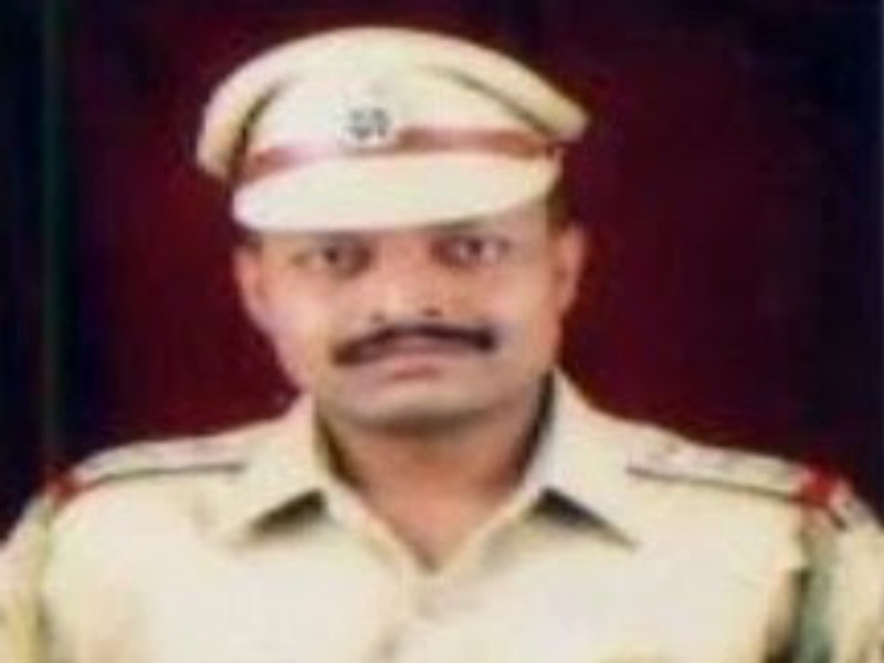 Suddenly replacement of Shikrapur Police Inspector Santosh Girigosavi | शिक्रापूरचे पोलीस निरीक्षक संतोष गिरीगोसावी यांची अचानक बदली