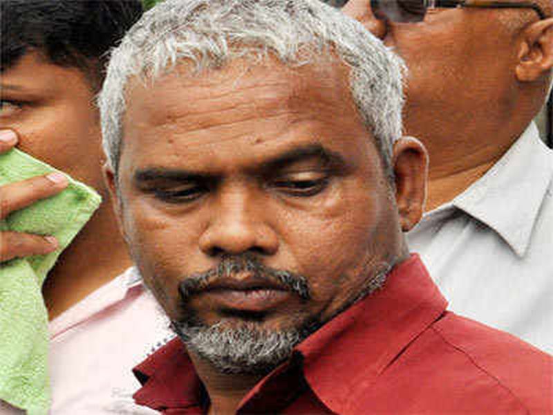 Accused Dr. Santosh Paul Case; Suspended prison guard | डॉ. संतोष पोळ प्रकरण; कारागृह सुरक्षारक्षक निलंबित