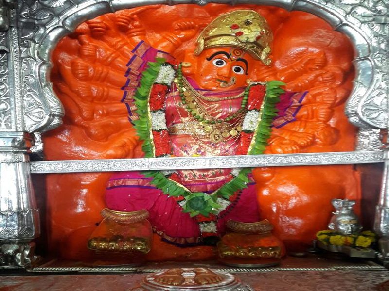 Navratri 2017: Saptashrungi Goddess Nashik | Navratri 2017 : पाहा नाशिकमधील सप्तश्रृंगी मातेचं आजचे रुप