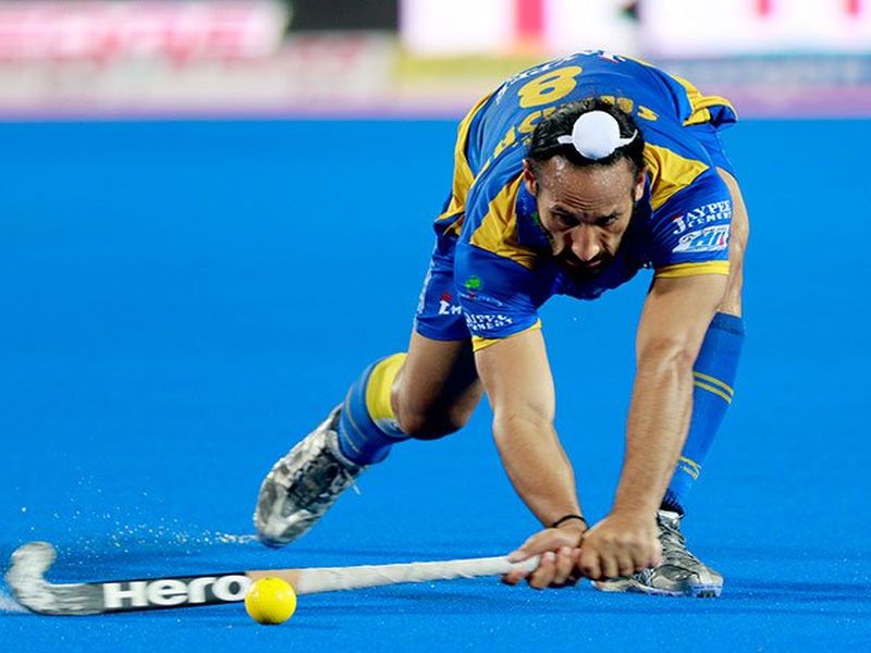 Former India team captain De Dhakka, Sardar Singh's hockey 'goodbye' | विश्वचषकापूर्वीच टीम इंडियाच्या माजी कर्णधाराचा 'दे धक्का', सरदारसिंगचा हॉकीला 'अलविदा'
