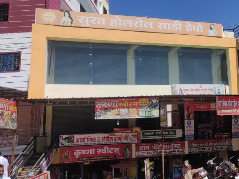 Theft of Rs. 35- 40 lakhs in saree shops at Bhigavan | इंदापुर तालुक्यातील भिगवणमध्ये साडीच्या दुकानात चोरी ; ३५ ते ४० लाखांचा ऐवज लंपास