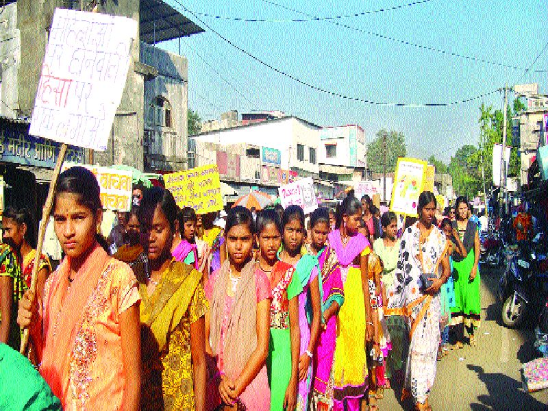 More than 50,000 unorganized domestic workers in Raigad district | रायगड जिल्ह्यात ५० हजारांपेक्षा अधिक असंघटित घरेलू कामगार