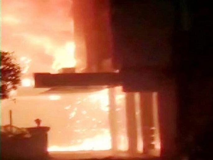 CoronaVirus: Fire at Corona Center, 61 patients evacuated in gujarat | CoronaVirus : कोरोना केंद्रात आग, ६१ रुग्णांना हलविले