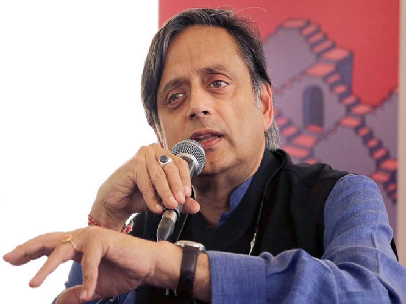 RSS Source Said PM Modi "Scorpion On Shivling": Shashi Tharoor | नरेंद्र मोदी शिवलिंगावरील विंचवासारखे; शशी थरुर यांचे वादग्रस्त विधान 