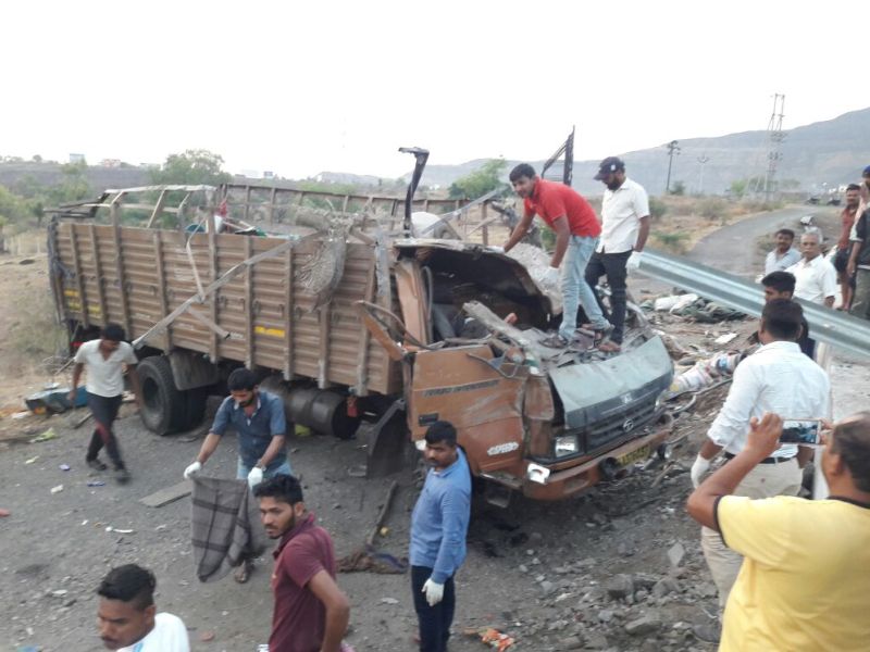 Ten people were killed and 12 injured in a tempo accident in Satara | साता-यात टेम्पो अपघातात 18 जणांचा मृत्यू, 19 जखमी