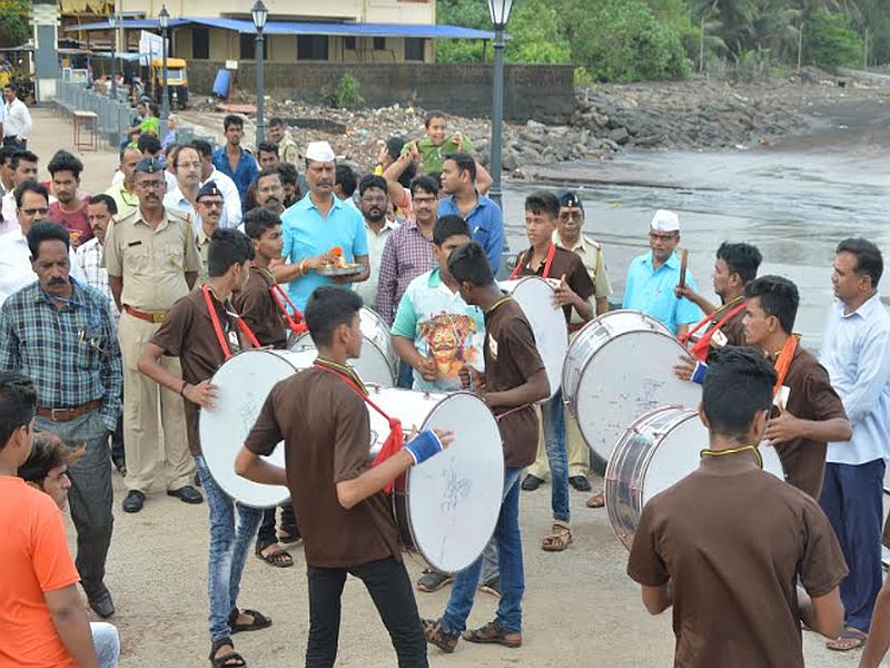 Coconut poornima is celebrated everywhere in Ratnagiri district | रत्नागिरी जिल्ह्यात सर्वत्र नारळी पौर्णिमा साजरी
