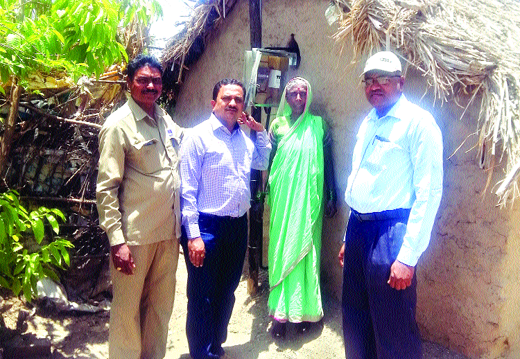 Sonagavan Prakash, 65 family's dark cloud forever | सोनगाव प्रकाशमय, ६५ कुटुंबीयांचा काळोख कायमचा दूर