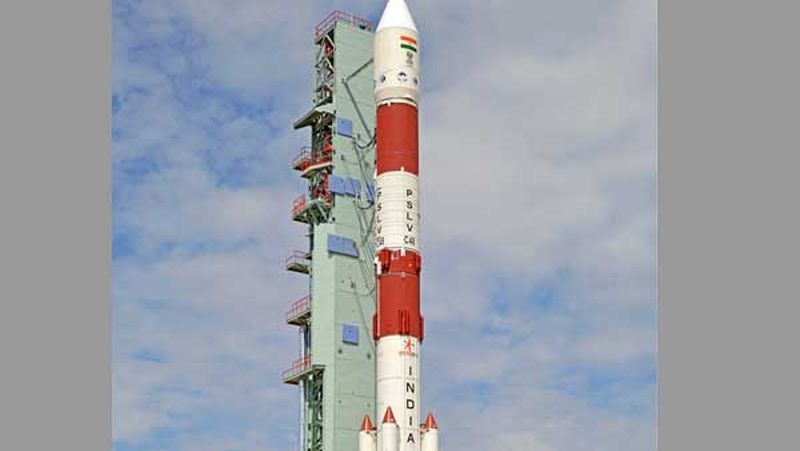 Indian students to launch 100 satellites into space | भारतीय विद्यार्थी अवकाशात सोडणार १०० उपग्रह