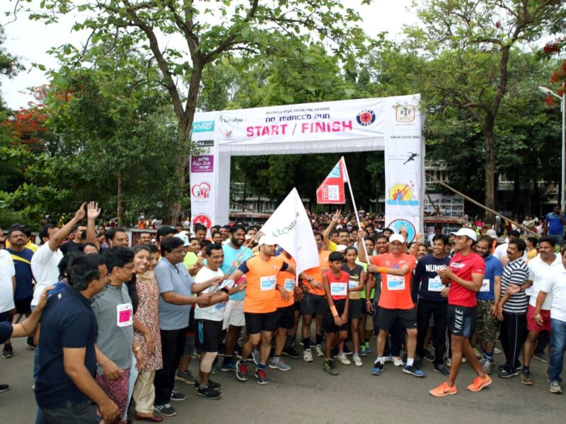 Thousands of Satarkar runs in the No Tobacco Run | नो टोबॅको रनमध्ये धावले हजारो सातारकर