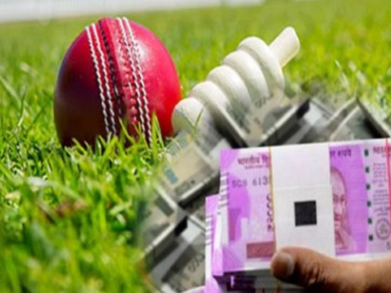 Betting on cricket matches; Police raids at betting station in Radhikasan plot | क्रिकेटच्या सामन्यावर सट्टा; राधकीसन प्लॉटमधील सट्टा अड्ड्यावर पोलिसांचा छापा