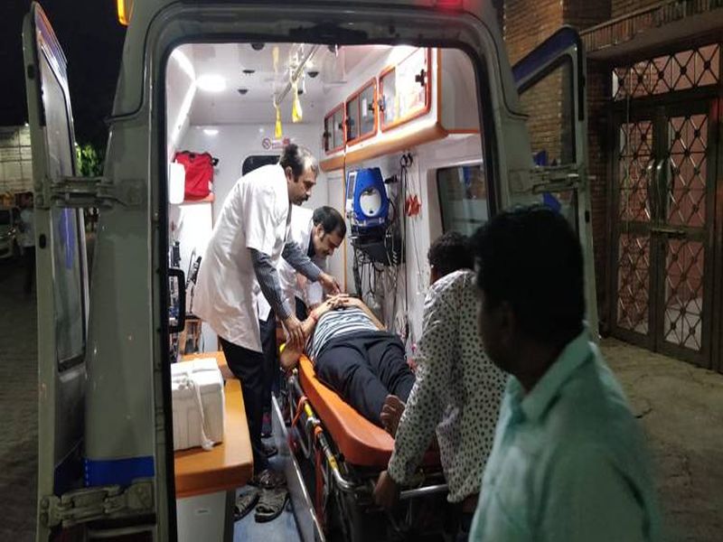 satyendra jain shifted to hospital | धरणं धरलं अन् आरोग्यमंत्र्यांचं आरोग्य बिघडलं, रुग्णालयात दाखल