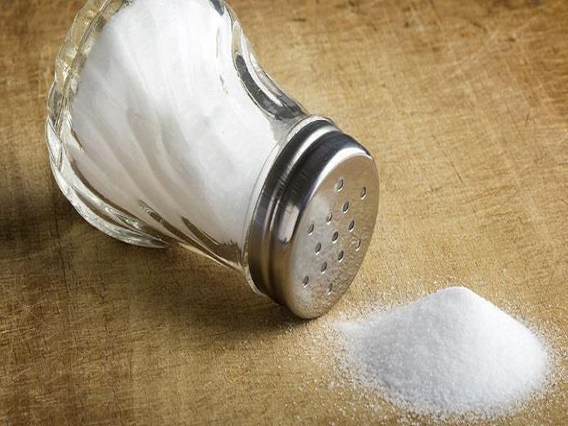 Use of sodium intake in dizziness should not be done it can be harmful | चक्कर येतेय म्हणून जास्त मीठ खाताय? असं करणं पडू शकतं महागात!