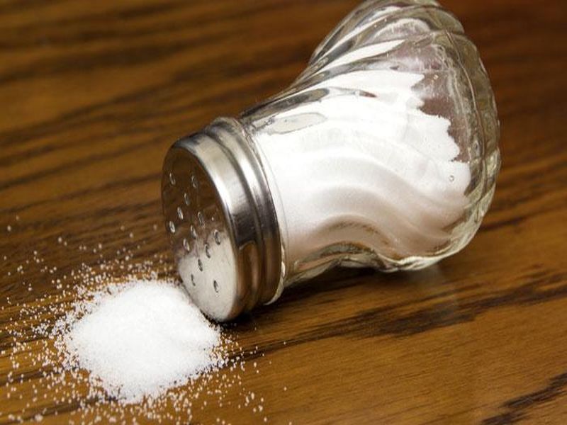iit bombay revealed there is plastic in salt in many big brands | तुम्ही वापरत असलेल्या मीठात प्लॅस्टिक तर नाही ना? वेळीच सावध व्हा!