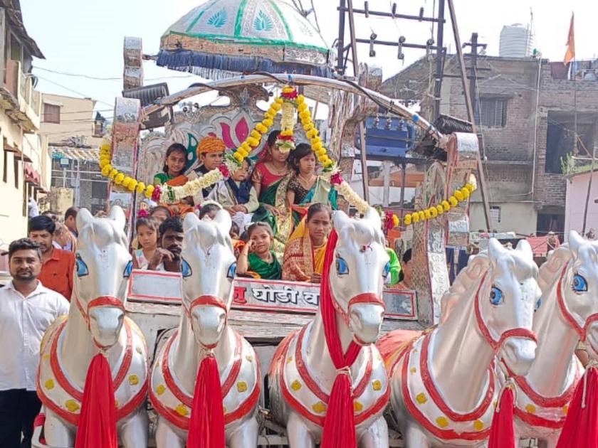 On the occasion of Savitribai Phule Jayanti, a procession was organized in Washim, enthusiasm was seen in the youth. | सावित्रीबाई फुले जयंतीनिमित्त वाशिममध्ये शोभायात्रेचे आयोजन, तरूणाईत दिसला उत्साह
