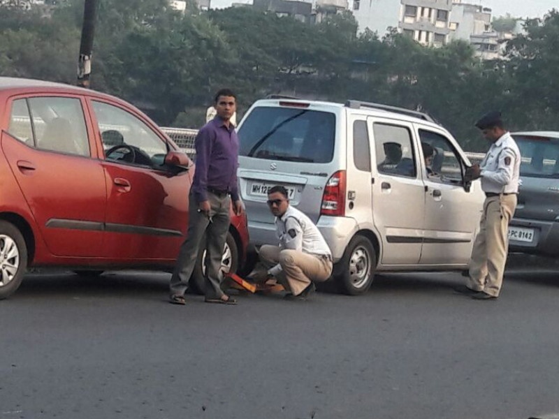 The musicians will have to listen to the punishment; attach 'Jammer' to vehicles from Pune traffic Police | 'सवाई'ला आलेल्या रसिकांना ऐकावे लागणार दंडाचे गाणे; पुणे वाहतूक पोलिसांकडून वाहनांना ‘जॅमर’