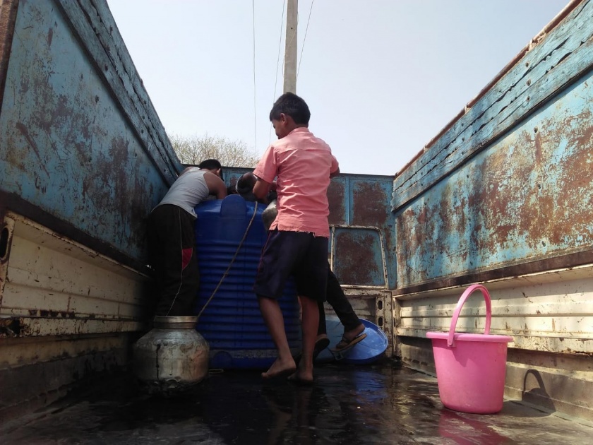 Water scarcity in MP Dattak village | खासदार भावना गवळी यांनी दत्तक घेतलेल्या सायखेड्यात पाणीटंचाई