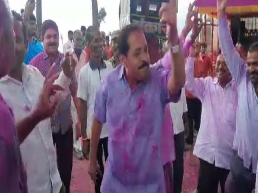 NCP leader Dance on Shashikant Shinde's defeat in Satara District Bank Election | ओ शेठ तुम्ही नादच केलाय थेट...; शशिकांत शिंदेंच्या पराभवावर NCP नेत्यानं धरला ठेका