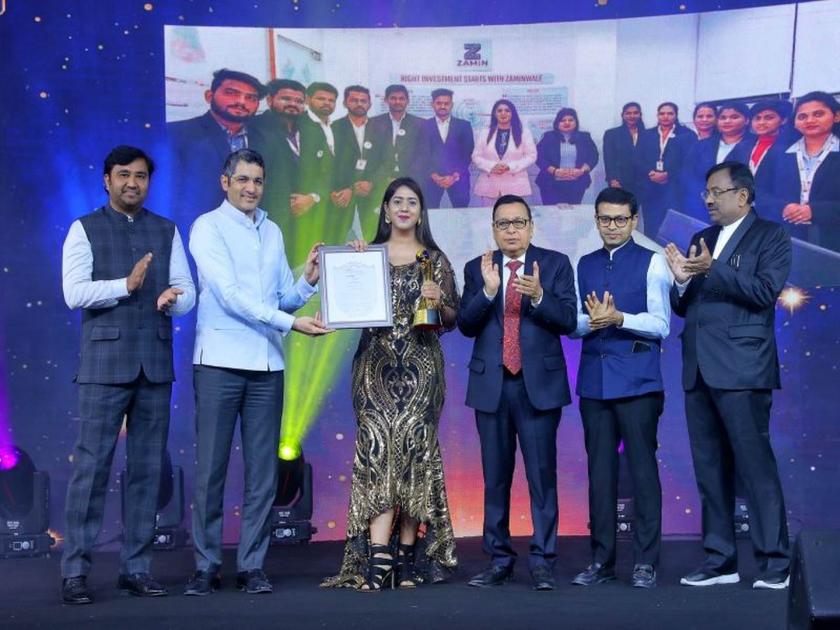Zamin Private Limited honored with Lokmat International Award in Dubai | लोकमत इंटरनॅशनल अवॉर्डने जमीन प्रायव्हेट लिमिटेडचा दुबईत गौरव