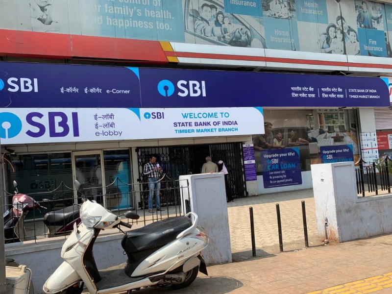 27 lakhs of cash theft in SBI ATM by thieves in Pune | पुण्यात दिवसाढवळ्या चोरट्यांनी मारला '' स्टेट बँक ऑफ इंडिया '' वर डल्ला ; २८ लाखांची रोकड लुटली 