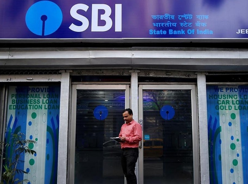 In the name of famous gold bullion in Pune, cyber thieves raid State Bank of india | पुण्यात प्रसिद्ध सराफाच्या नावाने सायबर चोरट्यांचा SBI ला १९ लाखांना गंडा