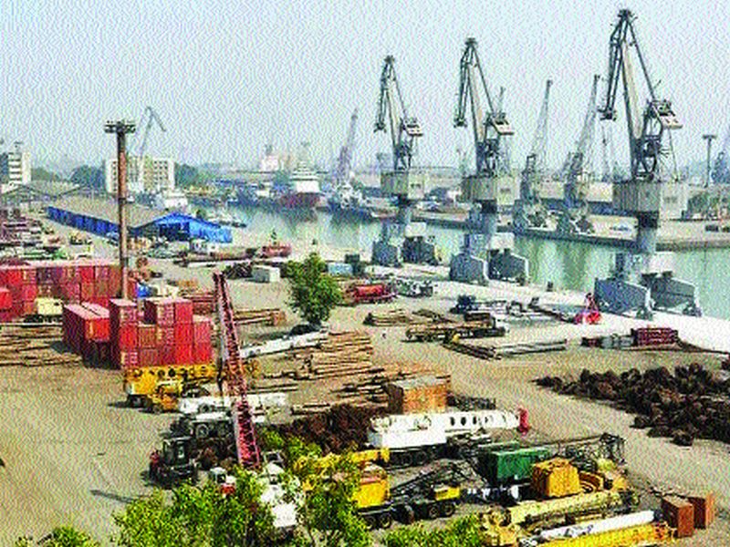 Corona hits Mumbai Port Trust; Impact on vehicle exports | कोरोनाचा मुंबई पोर्ट ट्रस्टला फटका; वाहन निर्यातीवर परिणाम