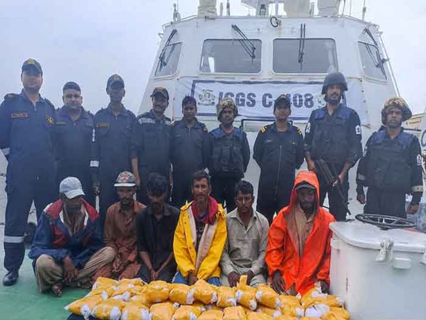 200 crore worth of drugs seized on Gujarat coast; 6 Pakistani nationals arrested | गुजरातच्या किनारपट्टीवर २०० कोटींचे ड्रग्ज जप्त; ६ पाकिस्तानी नागरिकांना अटक