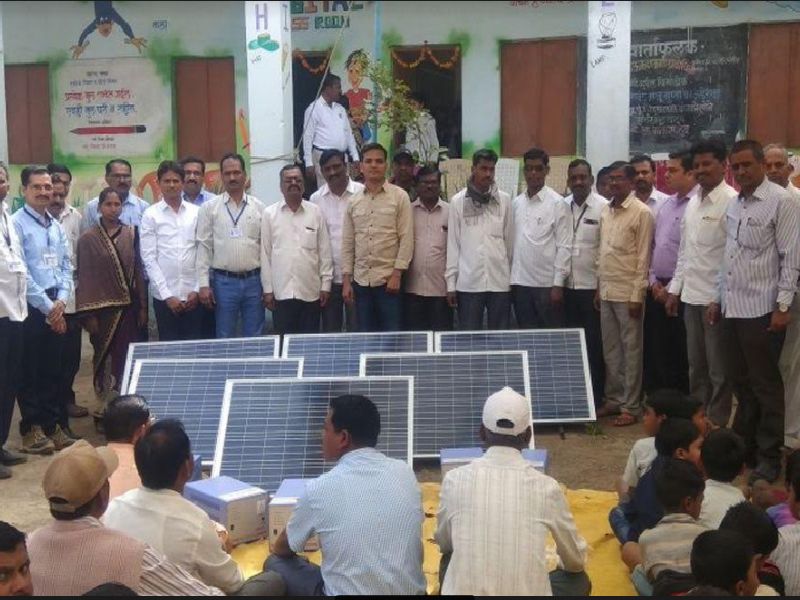 Solar energy to digital schools in Dhule district, 40 school autocomplete people's connectivity | धुळे जिल्ह्यात डिजिटल शाळांना सौरउर्जेची झळाळी, ४० शाळांच्या स्वयंपूर्णतेला लोकसहभागाची जोड