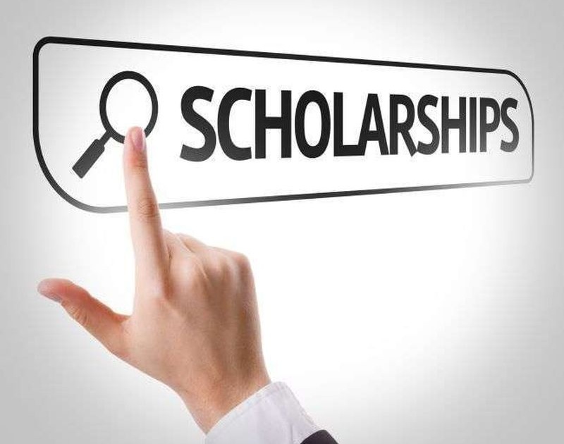 Scholarship applications for 24,000 students stuck in college! | महाविद्यालयात अडकले २४ हजार विद्यार्थ्यांचे शिष्यवृत्तीचे अर्ज!