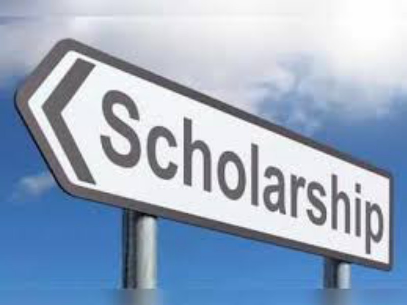 Decrease in scholarship applications due to lack of publicity | प्रसिद्धी न केल्यामुळे शिष्यवृत्तीच्या अर्जांत घट
