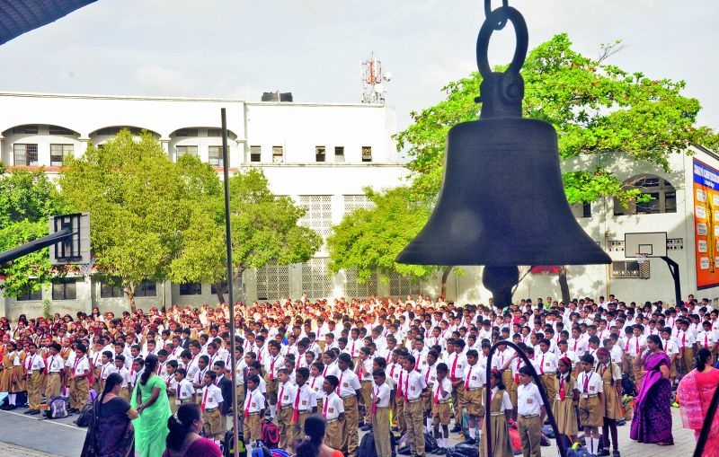 The first bell rang of schools in Nagpur ... | नागपुरात शाळांची पहिली घंटा वाजली ...