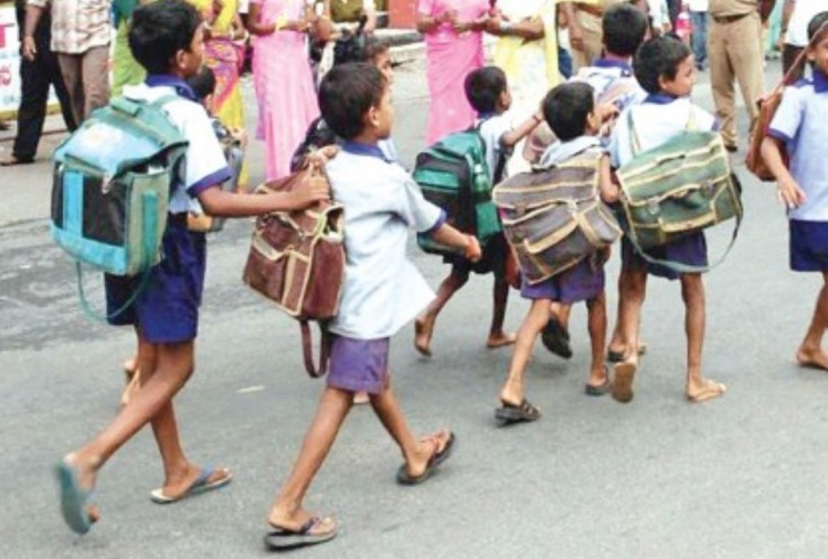 School children in Solapur district will have summer vacation from May 2 this year | सोलापूर जिल्ह्यातील शालेय मुलांना यंदा दोन मेपासून उन्हाळी सुट्या