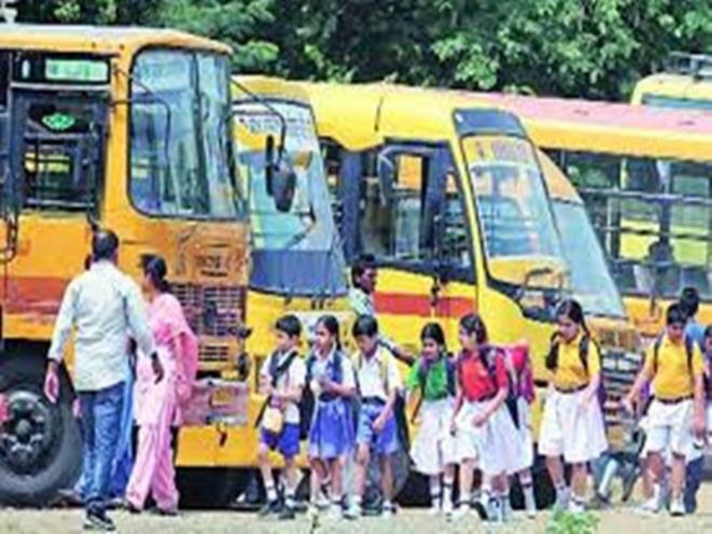 12 School Buses Action on RTO; Illegal transport of students in Mira Bhaindar | १२ स्कूलबसवर आरटीओची कारवाई; मीरा-भाईंदरमध्ये विद्यार्थ्यांची अवैध वाहतूक