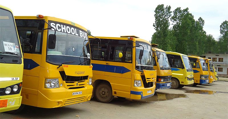Nagpur RTO: 200 school buses away from scrutiny | नागपूर आरटीओ : फेरतपासणीपासून २०० स्कूल बस दूर