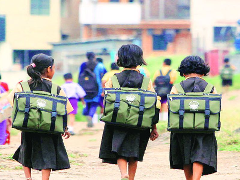 'Billions of uniforms unsold '; 25 crore blow to school uniform industry in Aurangabad | 'कोट्यवधींचे युनिफॉर्म पडून'; शालेय गणवेश उद्योगाला २५ कोटींचा फटका