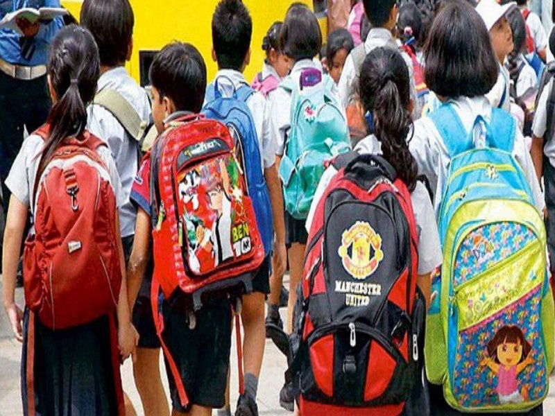 The quality of the Pune Municipal School is decresed | पुणे महापालिका शाळांची गुणवत्ता ढासळतेय