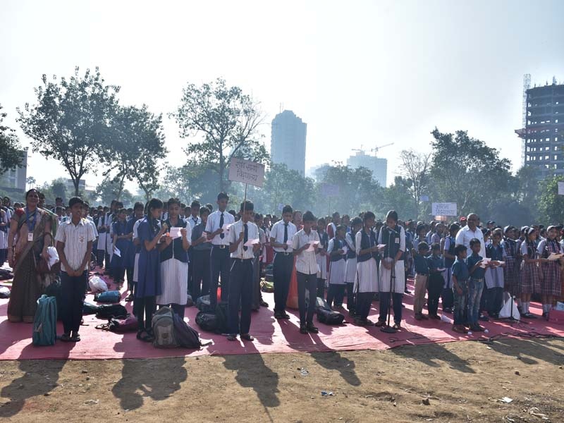 Than Tha Thousands of students gathered in Vaande Mataram, the presence of two and a half thousand students | ठाण्यात हजारो विद्यार्थ्यांचे घुमले वंदे मातरमचे सूर, अडीच हजार विद्यार्थ्यांची उपस्थिती