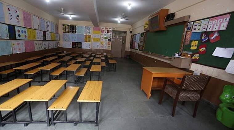 The school demanded fees, a 10th standard student committed suicide in indore | शाळेनं फीचा तगादा लावला, 10 वीच्या विद्यार्थ्याने केली आत्महत्या
